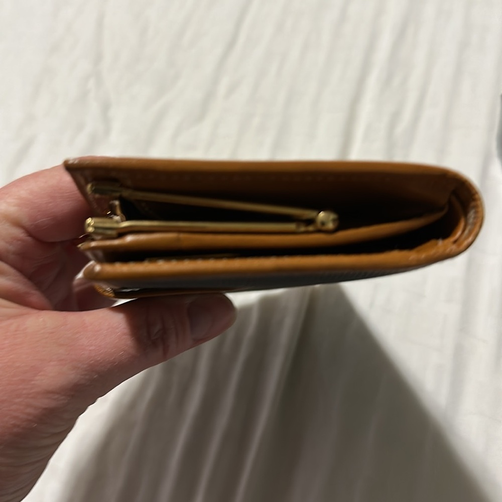 🔥NWT Authentic Fendi PEQUIN KISS-LOCK WALLET - Picture 9 of 12